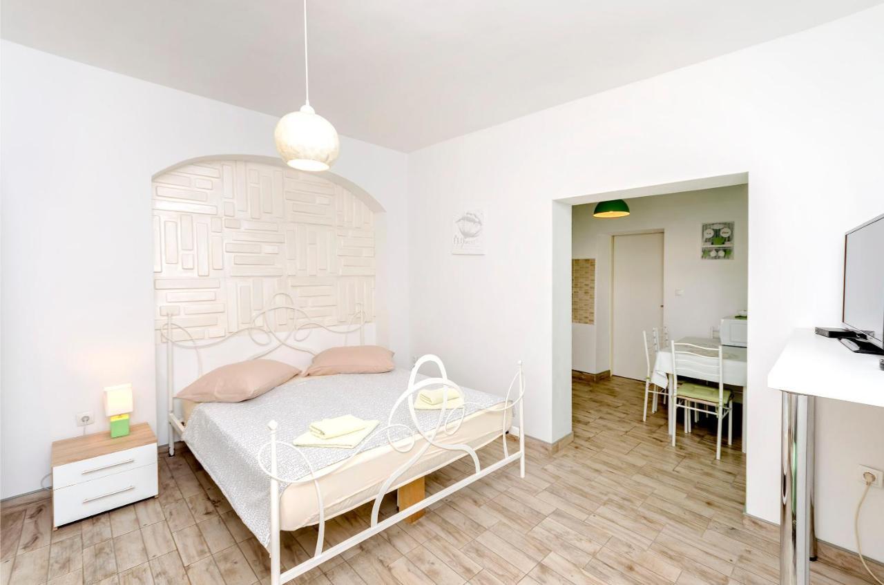 Apartments And Room Take It Easy Tribalj المظهر الخارجي الصورة