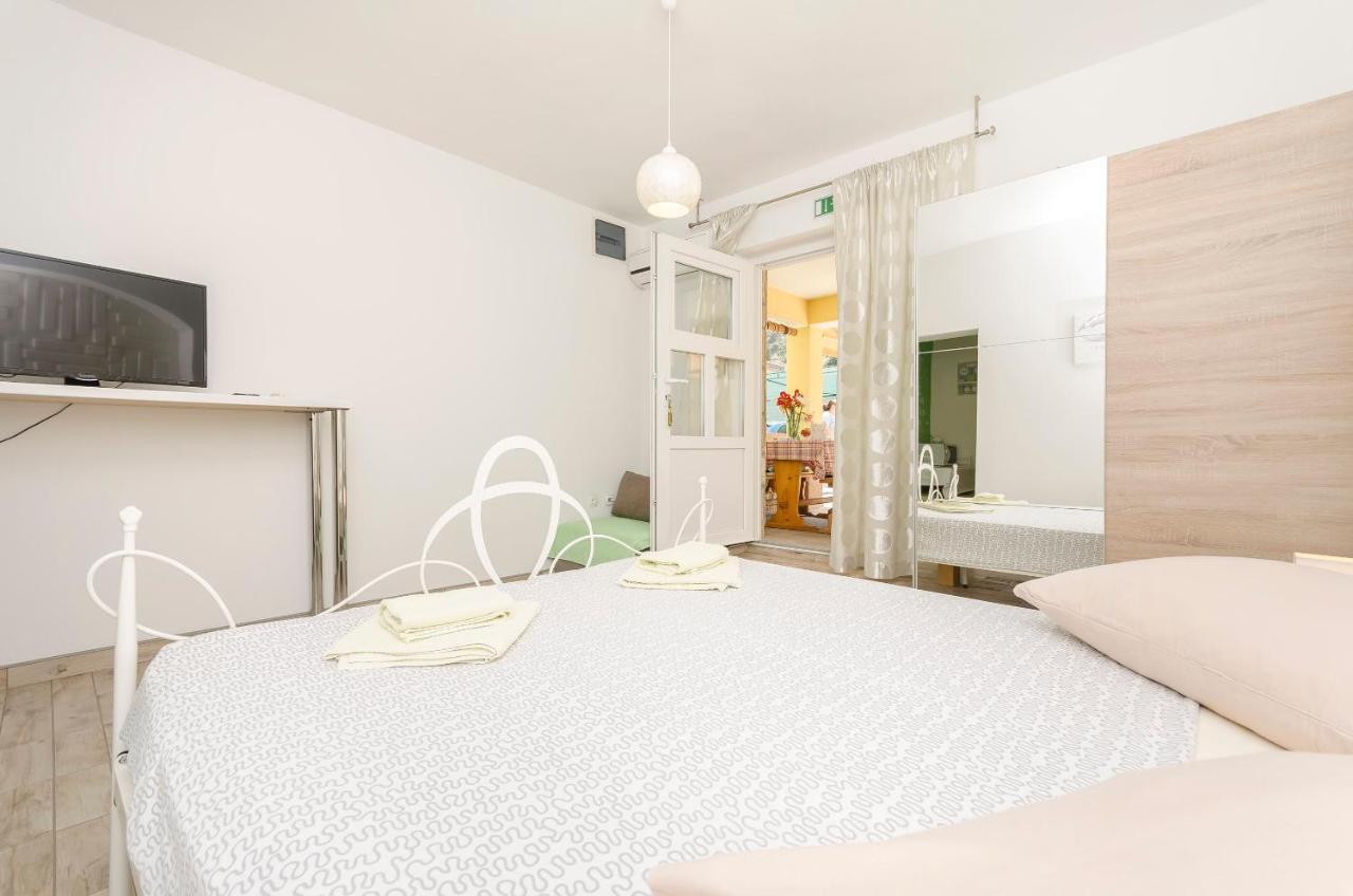Apartments And Room Take It Easy Tribalj المظهر الخارجي الصورة